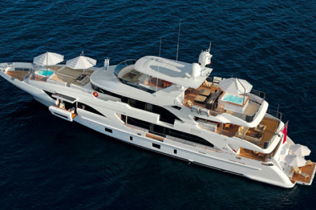 Luxury travel on the Yacht Benetti Classic Supreme 132