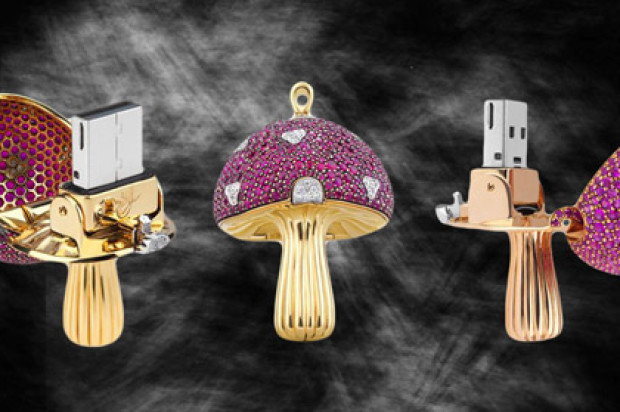 The usb stick in diamonds and precious stones by Shawish Jewellery