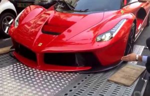 Ferrari LaFerrari getting damaged while being loaded on a truck